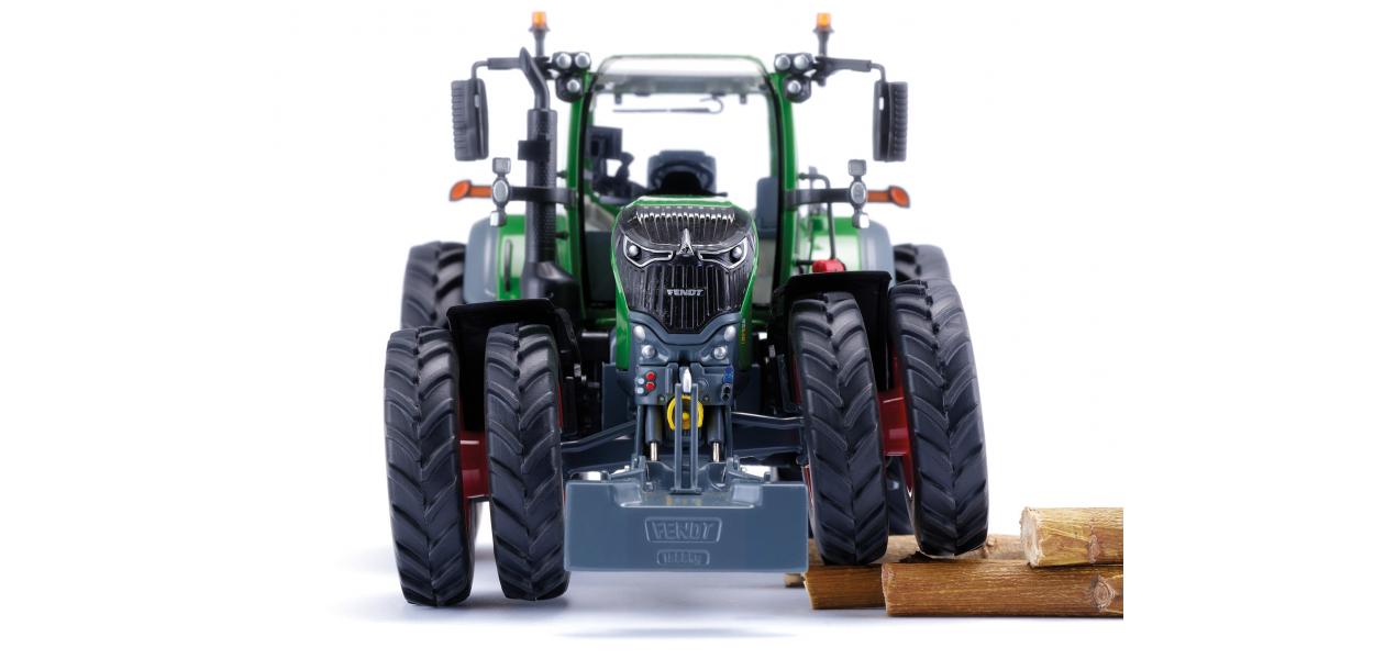 Fendt 726 Vario mit Crop Tires Modell von WIKING 1:32