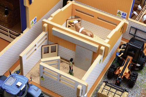 Bullenstall Modell von Brushwood Toys 1:32