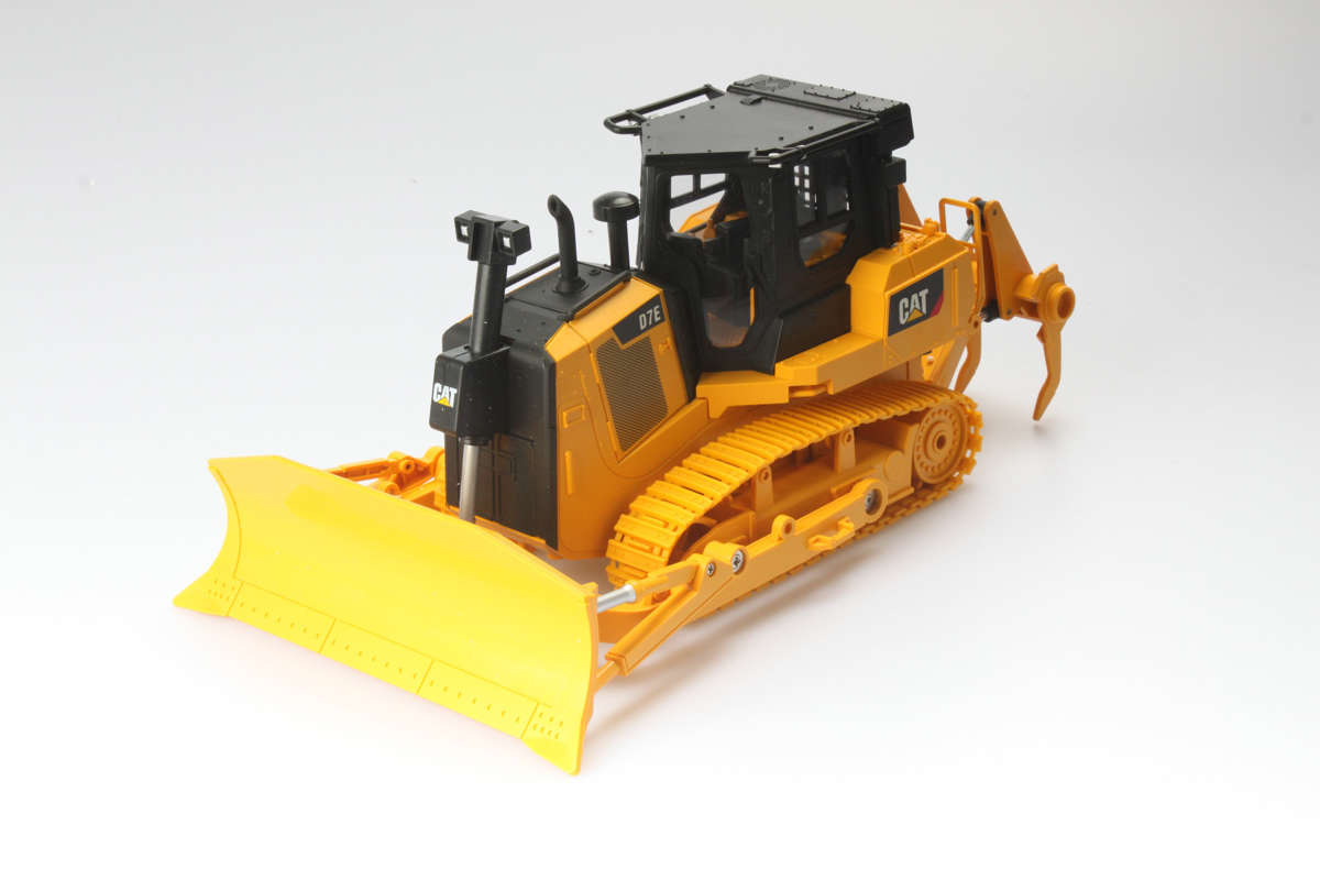RC CAT D7E Raupe ferngesteuert Modell von DieCast Masters 1:24