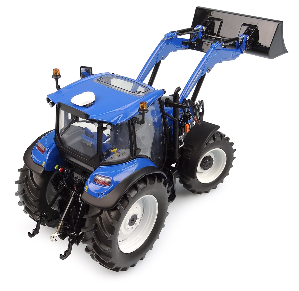 New Holland T5.120 Dual Command mit Frontlader 655 LU Modell von Universal Hobbies 1:32