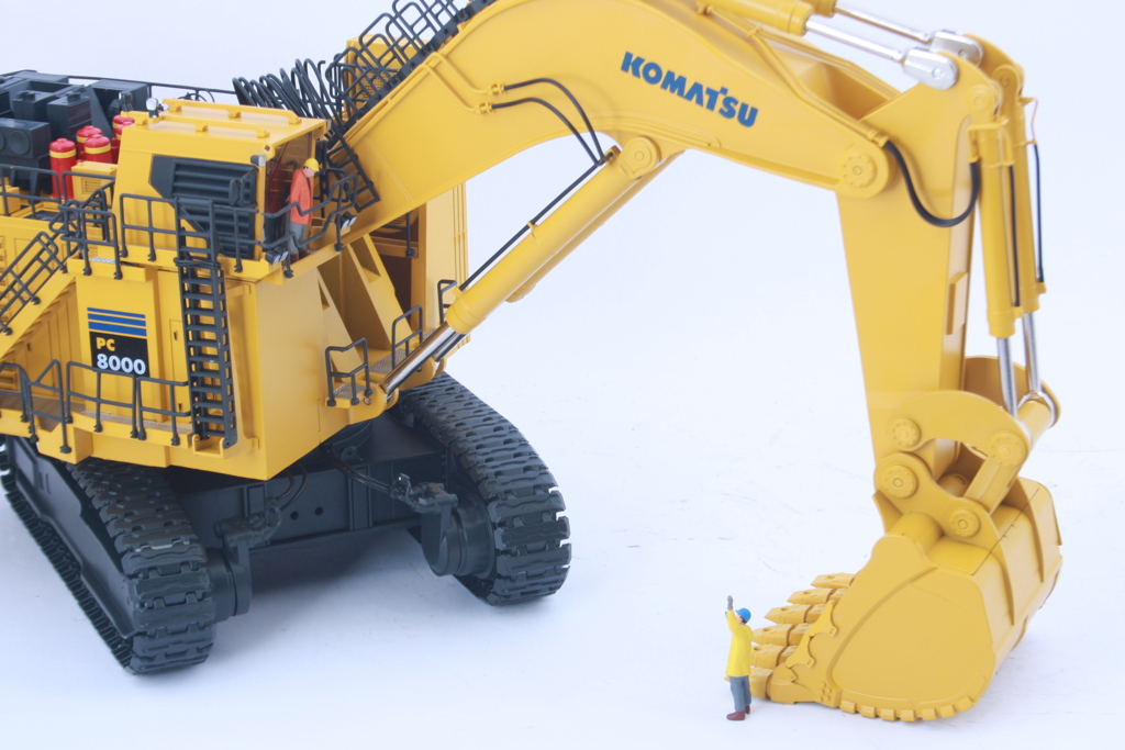 Komatsu Bagger PC8000-6 Diesel Tieflöffel Modell von Bymo 1:50