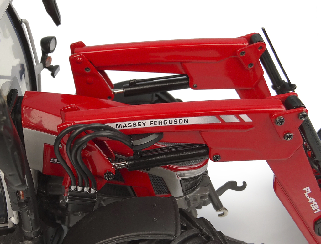 Massey Ferguson 5S.135 mit Frontlader FL.4121 Modell von Universal Hobbies 1:32