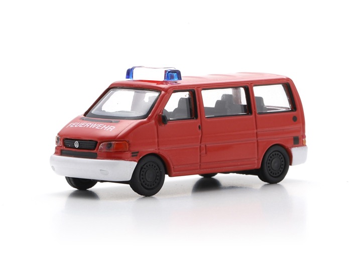 VW T4 Feuerwehr rot Modell von Schuco 1:87