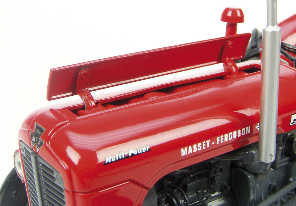 Massey Ferguson 35X Modell von Universal Hobbies 1:16