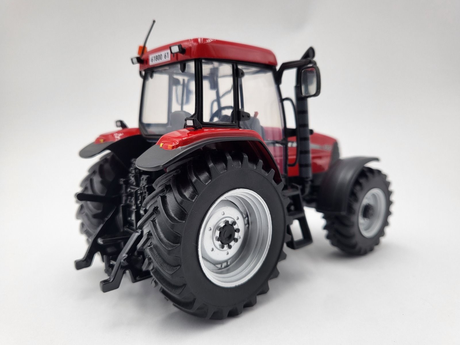 Case IH MX 135 Logo gebogen Lim. Edt. Modell von Universal Hobbies 1:32