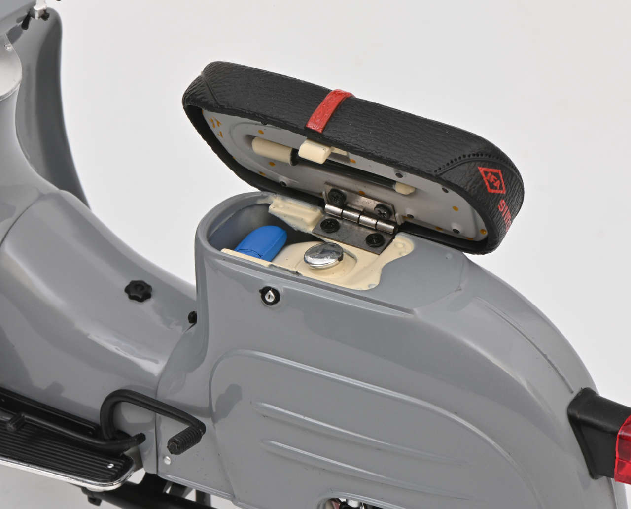 Simon Schwalbe KR 51/1 Custom III grau Modell von Schuco 1:10