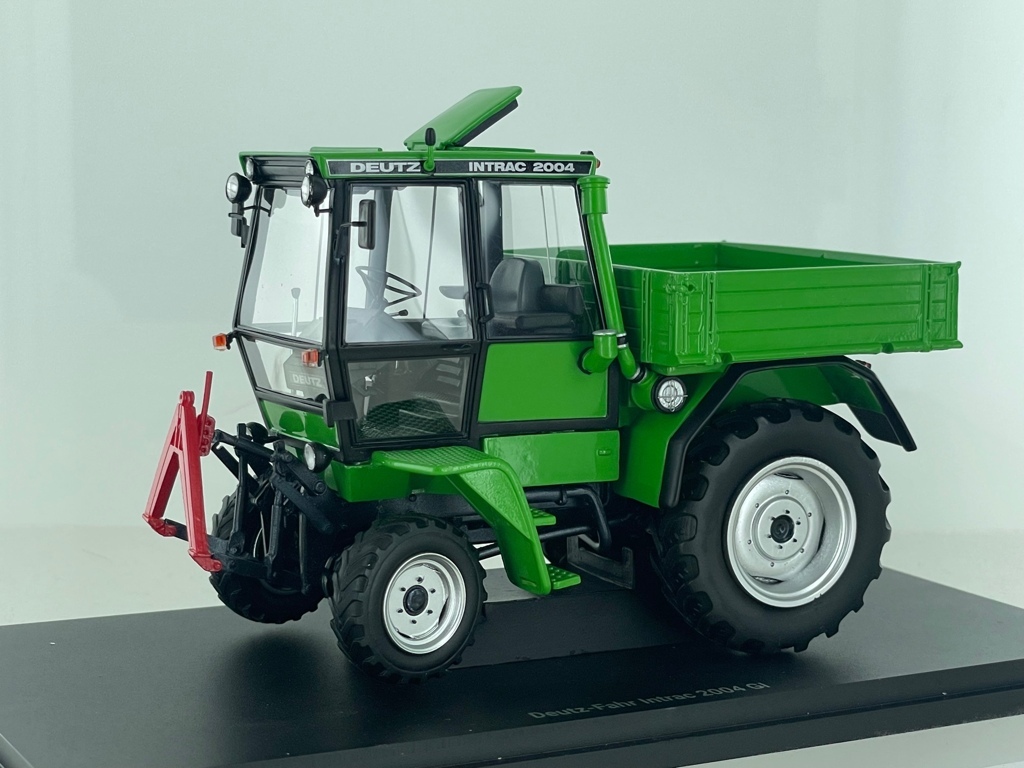 Set Deutz Intrac 2004GI + Deutz Intrac 2004GI mit Pritsche Limited Edition Modell von AutoCult 1:32
