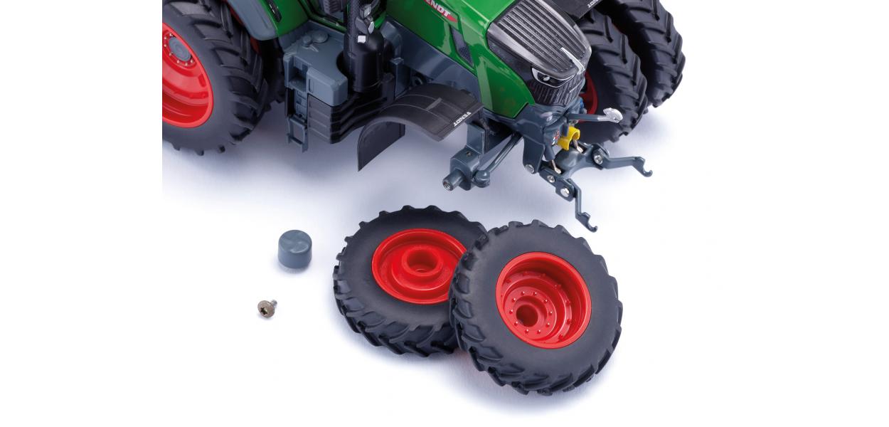 Fendt 726 Vario mit Crop Tires Modell von WIKING 1:32