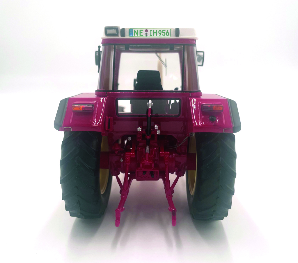 IHC 956 XL ergo-S 4WD 1st Edition Modell von agrarfox models 1:32