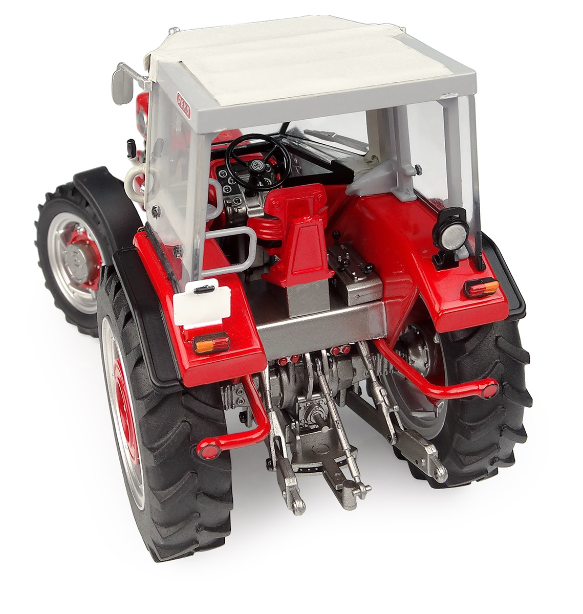 Massey Ferguson 1080 mit Peko Kabine Modell von Universal Hobbies 1:32