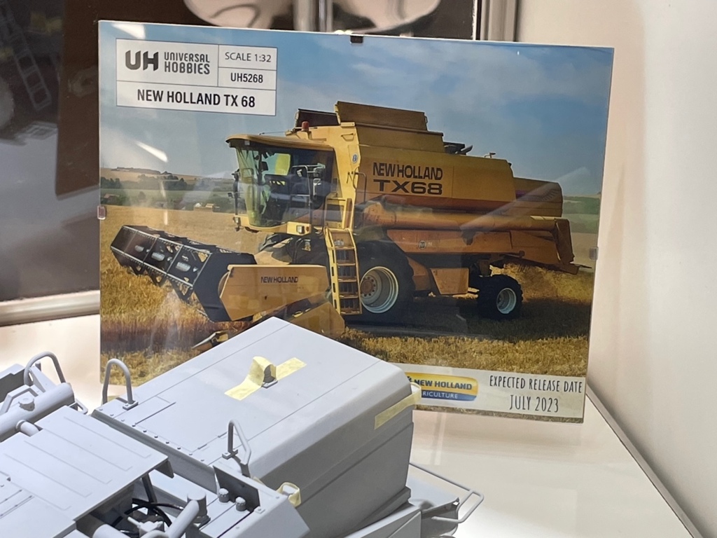 New Holland TX 68 Modell von Universal Hobbies 1:32