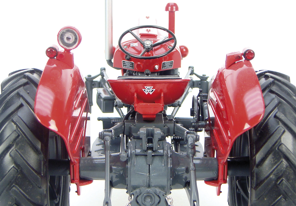 Massey Ferguson 35X Modell von Universal Hobbies 1:16