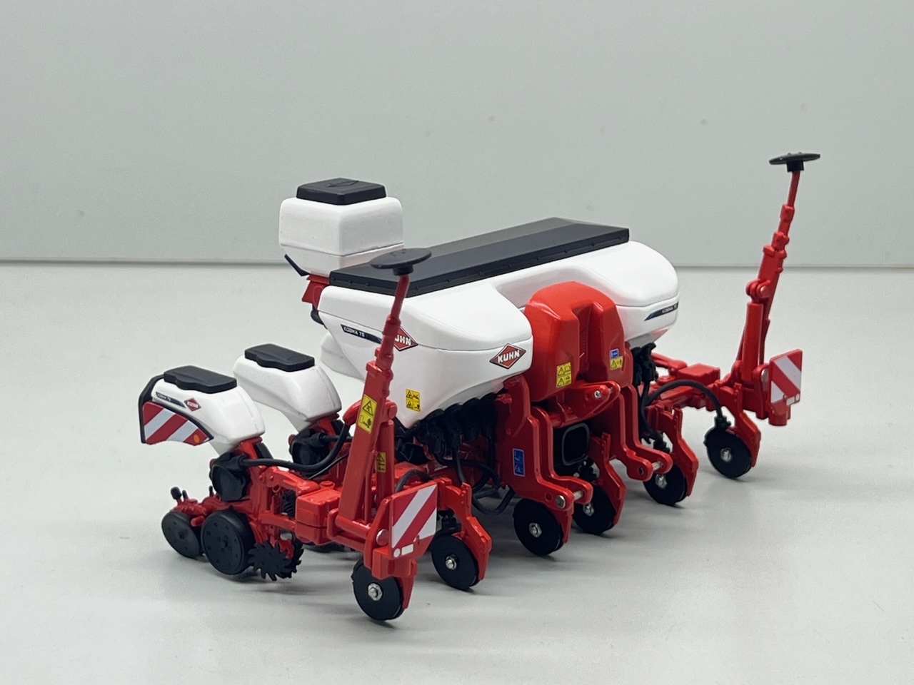 Kuhn Kosma TS 6-reihig Modell von Replicagri 1:32