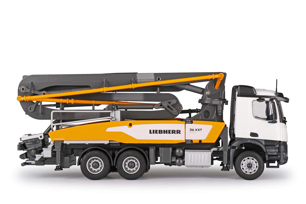 Liebherr 36 XXT Autobetonpumpe Modell von Conrad 1:50