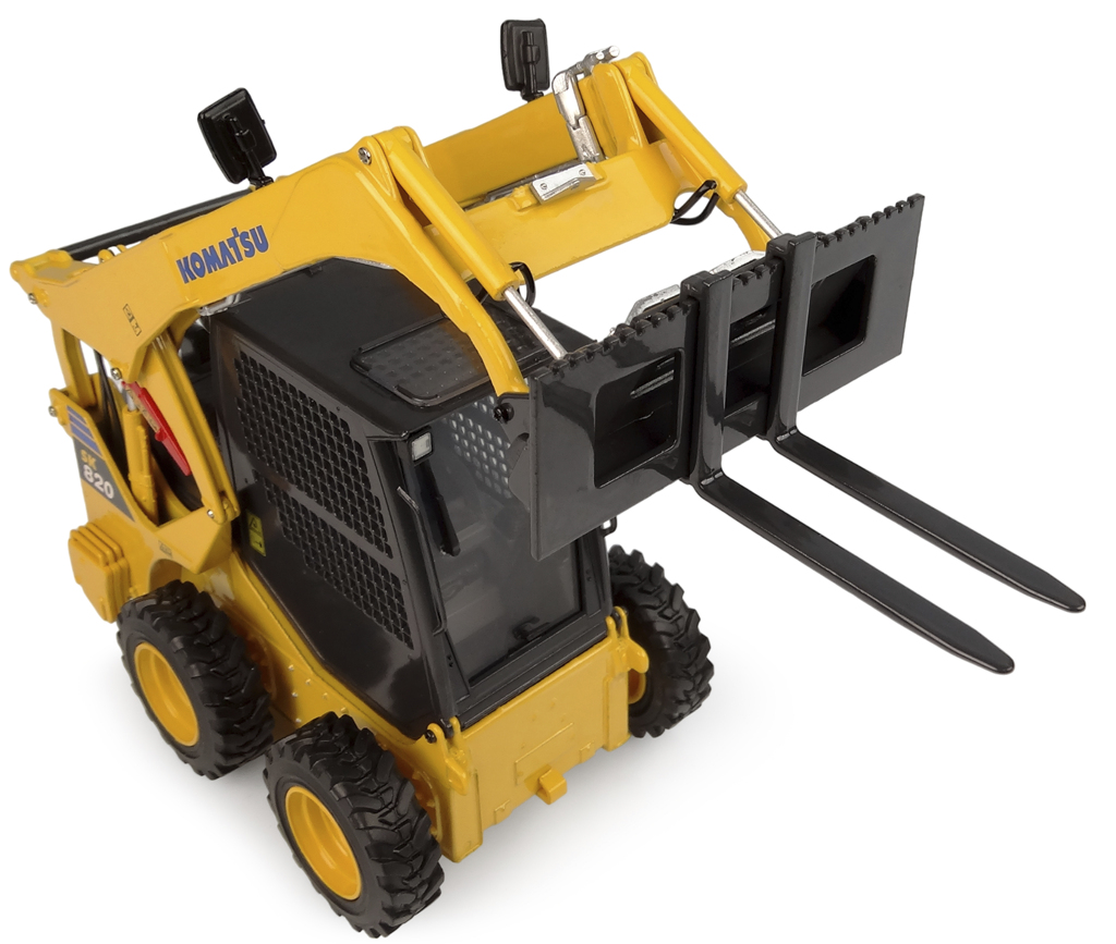Komatsu SK820 mit Frontschaufel und -gabel Modell von Universal Hobbies 1:25