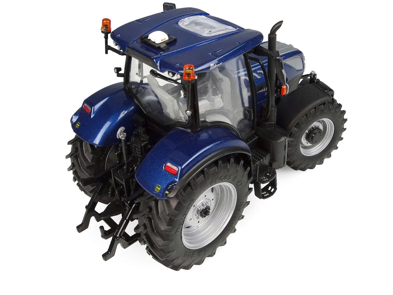New Holland T7.210 Blue Power Auto Command 2022 Modell von Universal Hobbies 1:32