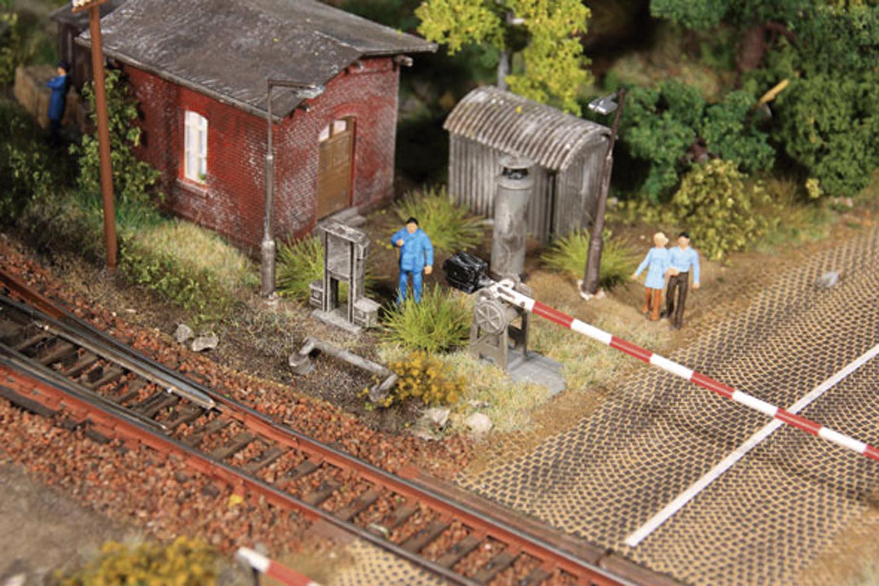 50 Grasbüschel Frühling Modell von HEKI 1:87