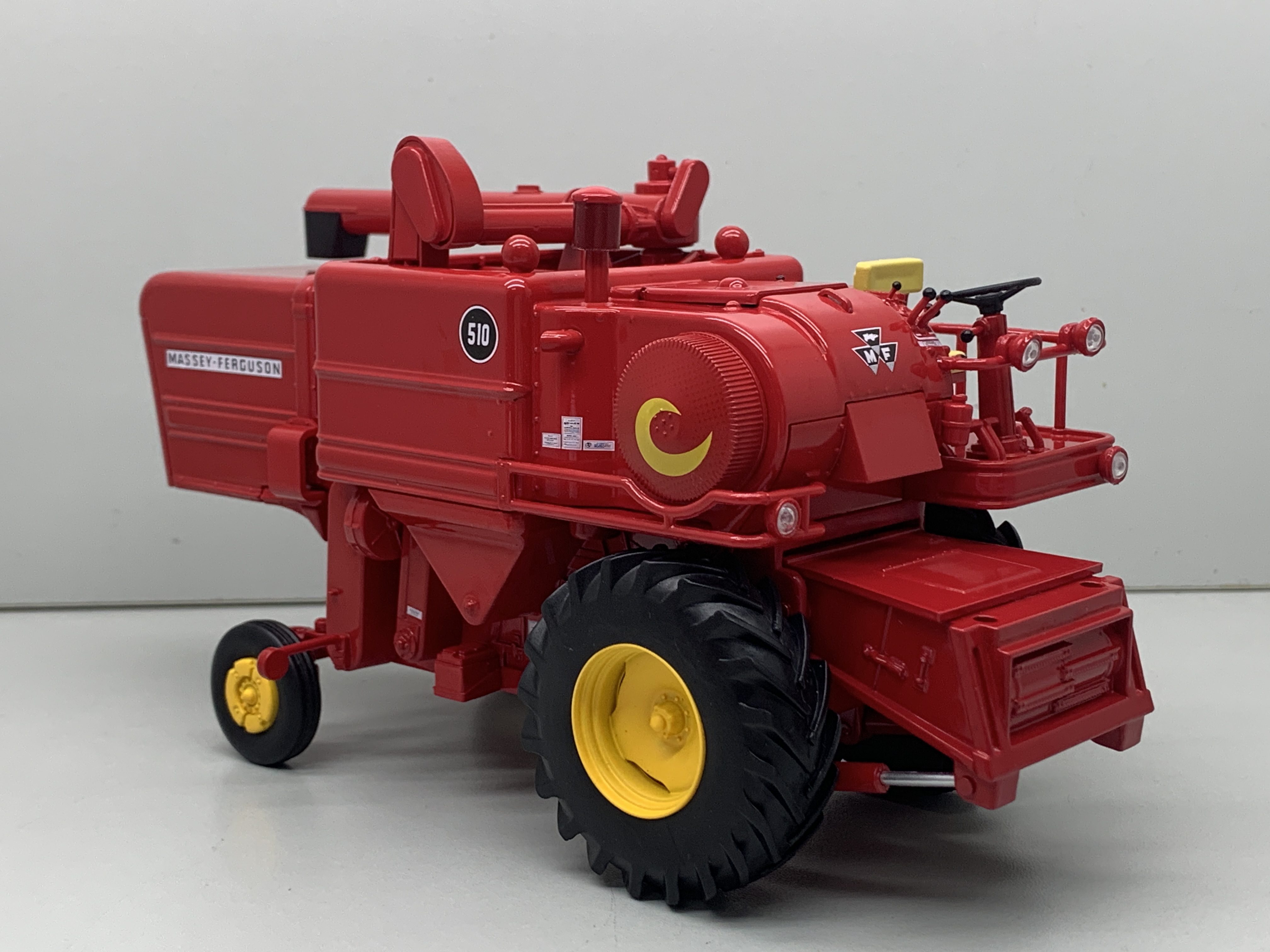Massey Ferguson 510 Modell von Replicagri 1:32