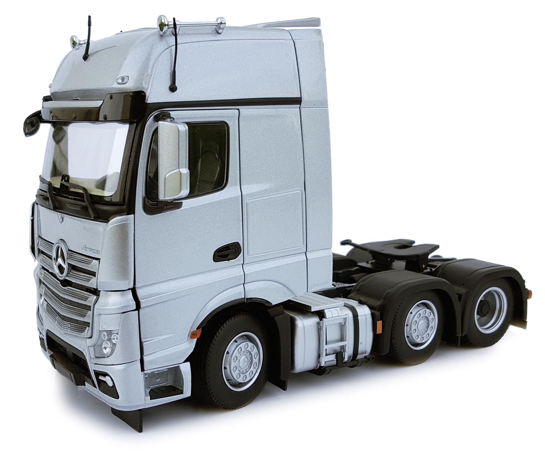 Mercedes-Benz Actros GigaSpace 6 x 2 silber Modell von MarGe Models 1:32