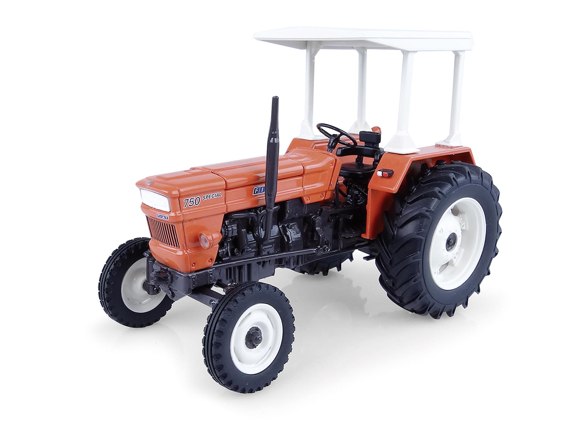 Fiat 750 Special - 2WD mit Sonnendach Modell von Universal Hobbies 1:32