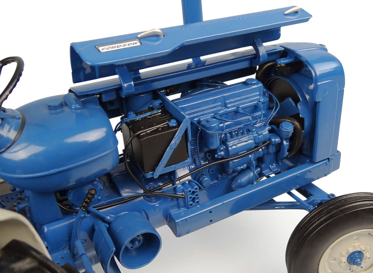 Fordson Super Major New Performance Modell von Universal Hobbies 1:16