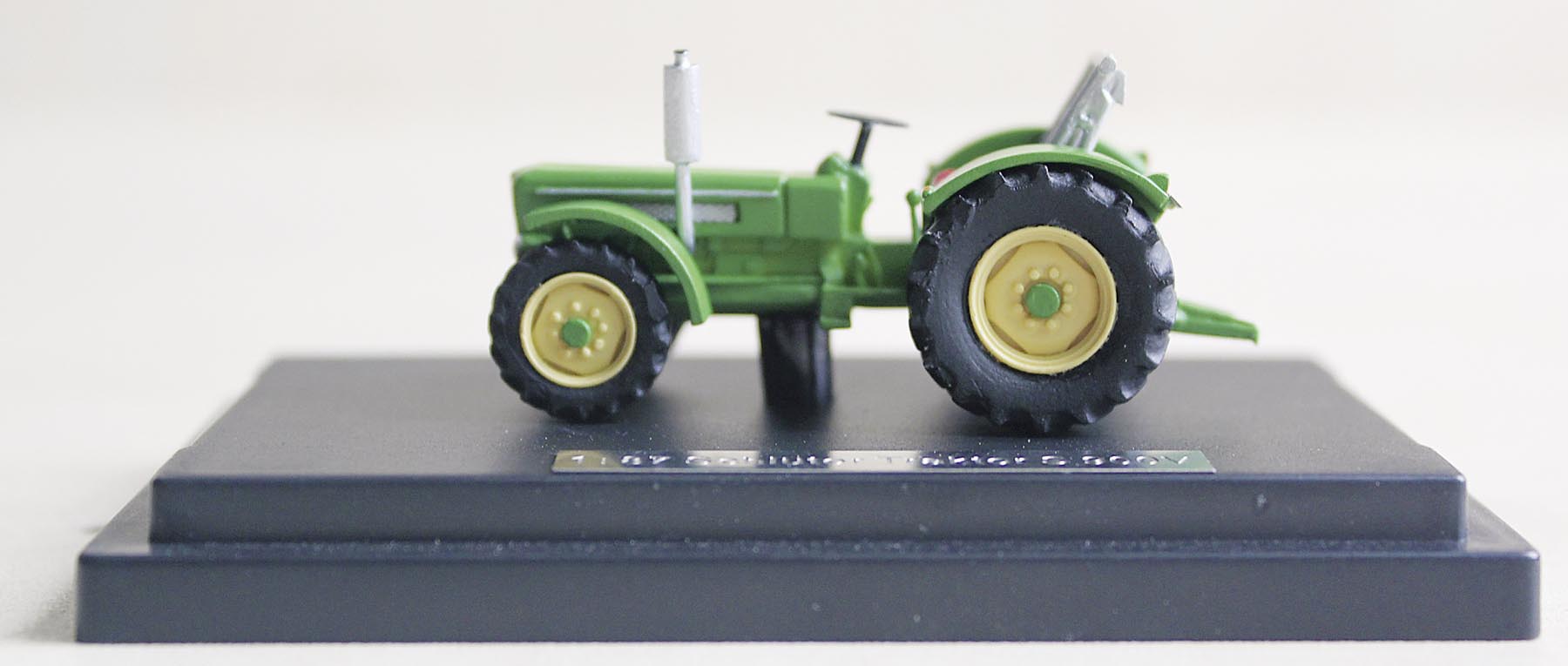 Schlüter Traktor S 900 V grün Modell von NPE Modellbau 1:87