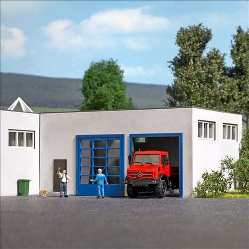 Kleine Fahrzeughalle Modell von Busch 1:87