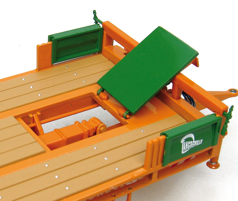 Dangreville PE 32 Tiefladeanhänger Modell von Universal Hobbies 1:32