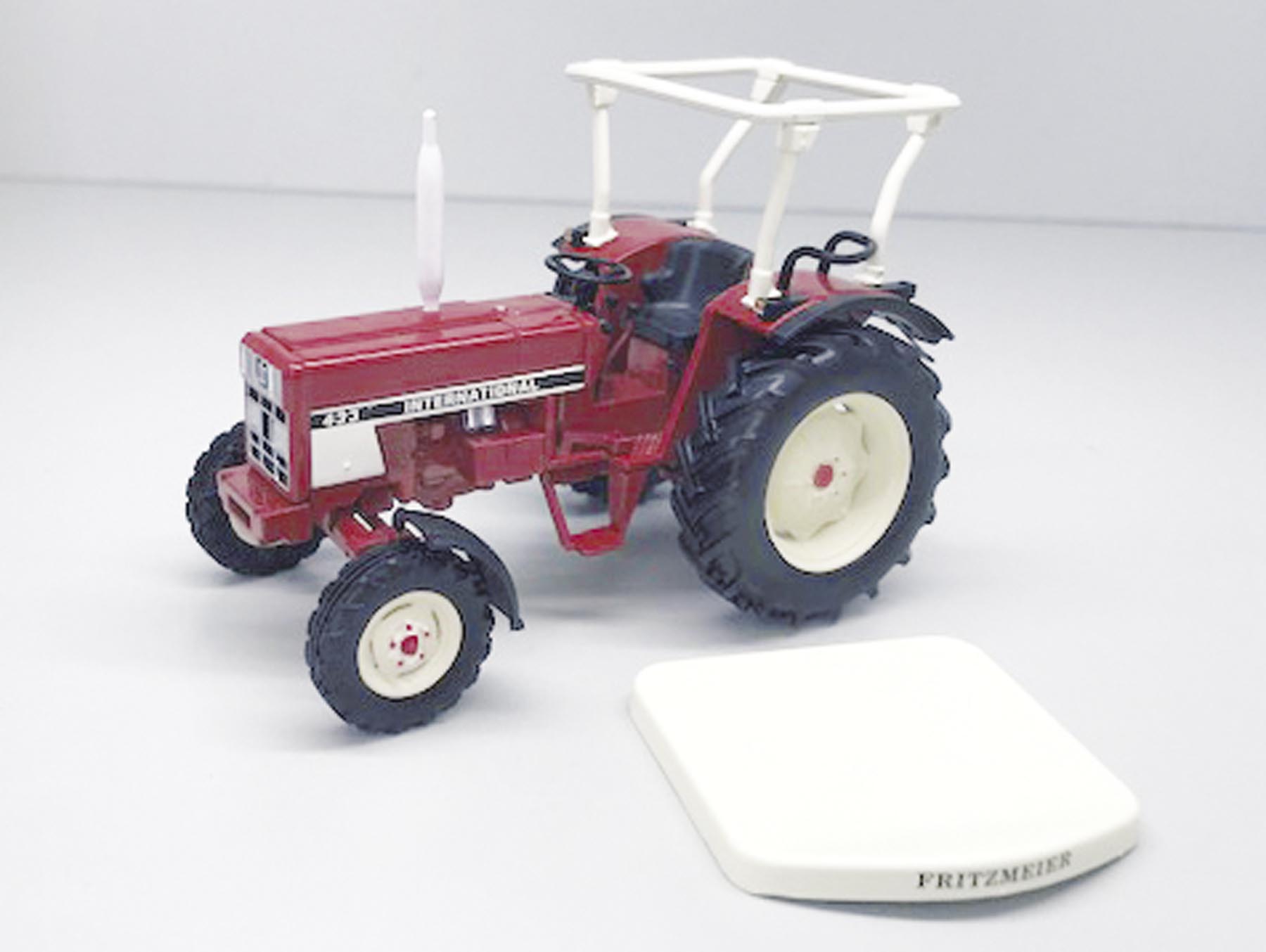 IHC 433 mit Überrollbügel und abnehmbarem Dach Modell von Replicagri 1:32