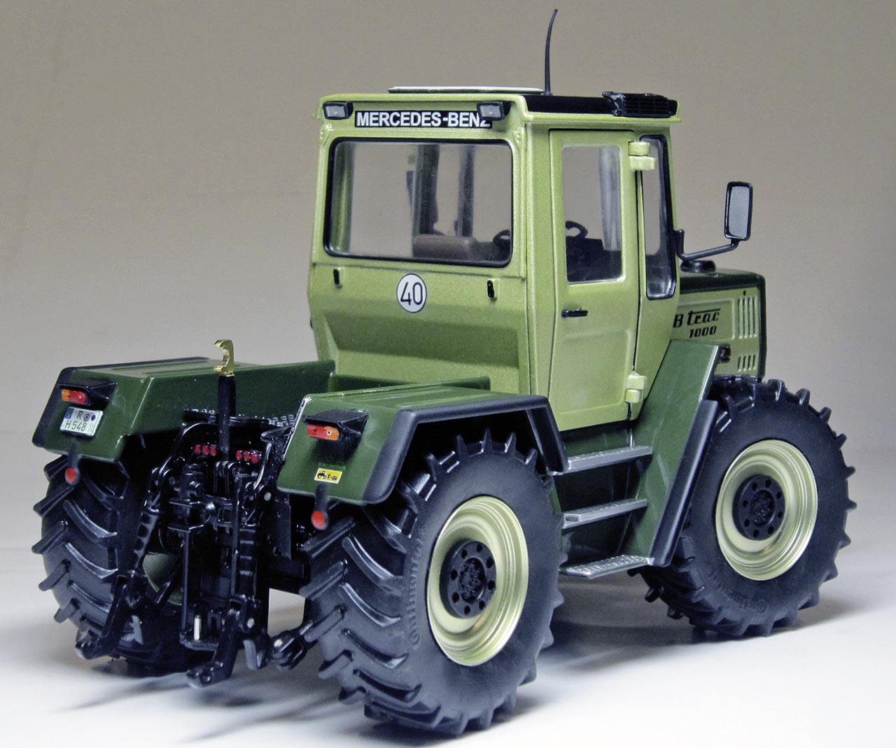 MB trac 1000 (W441) 1987-1991 (distelgrün-metallic/Flaschengrün) Modell von weise-toys 1:32
