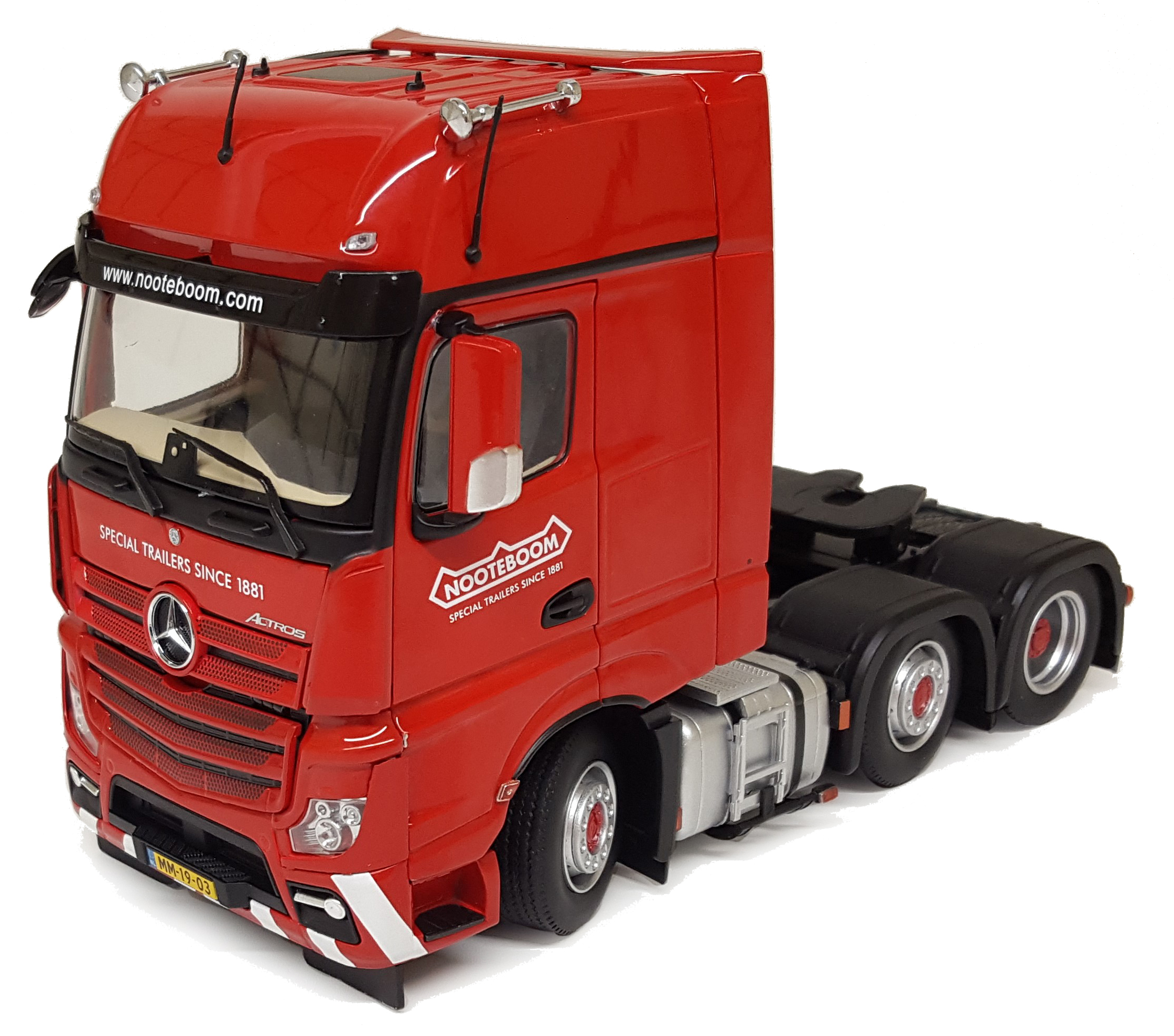 Mercedes-Benz Actros GigaSpace 6 x 2 Nooteboom rot Modell von MarGe Models 1:32