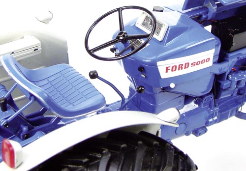 Ford 5000 Modell von Universal Hobbies 1:16