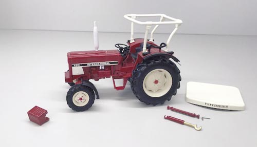 IHC 433 mit Überrollbügel und abnehmbarem Dach Modell von Replicagri 1:32