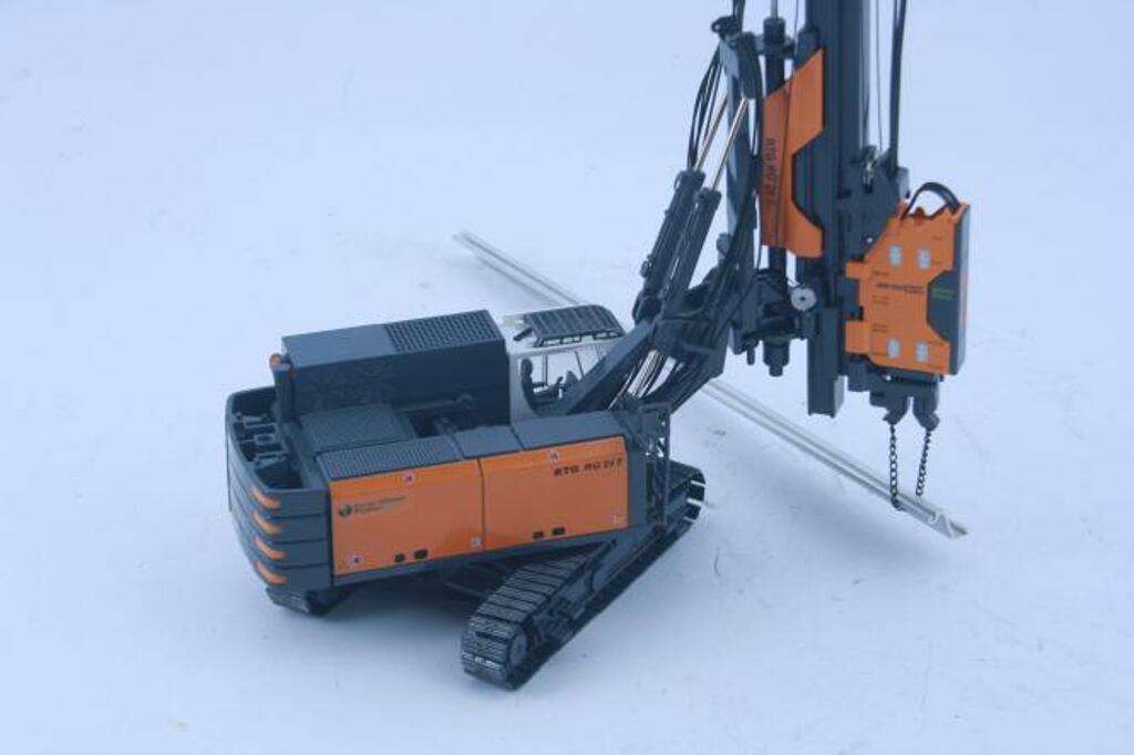 RTG Teleskopmäkler RG21T mit Hydraulikrüttler 2023 Modell von Bymo 1:50