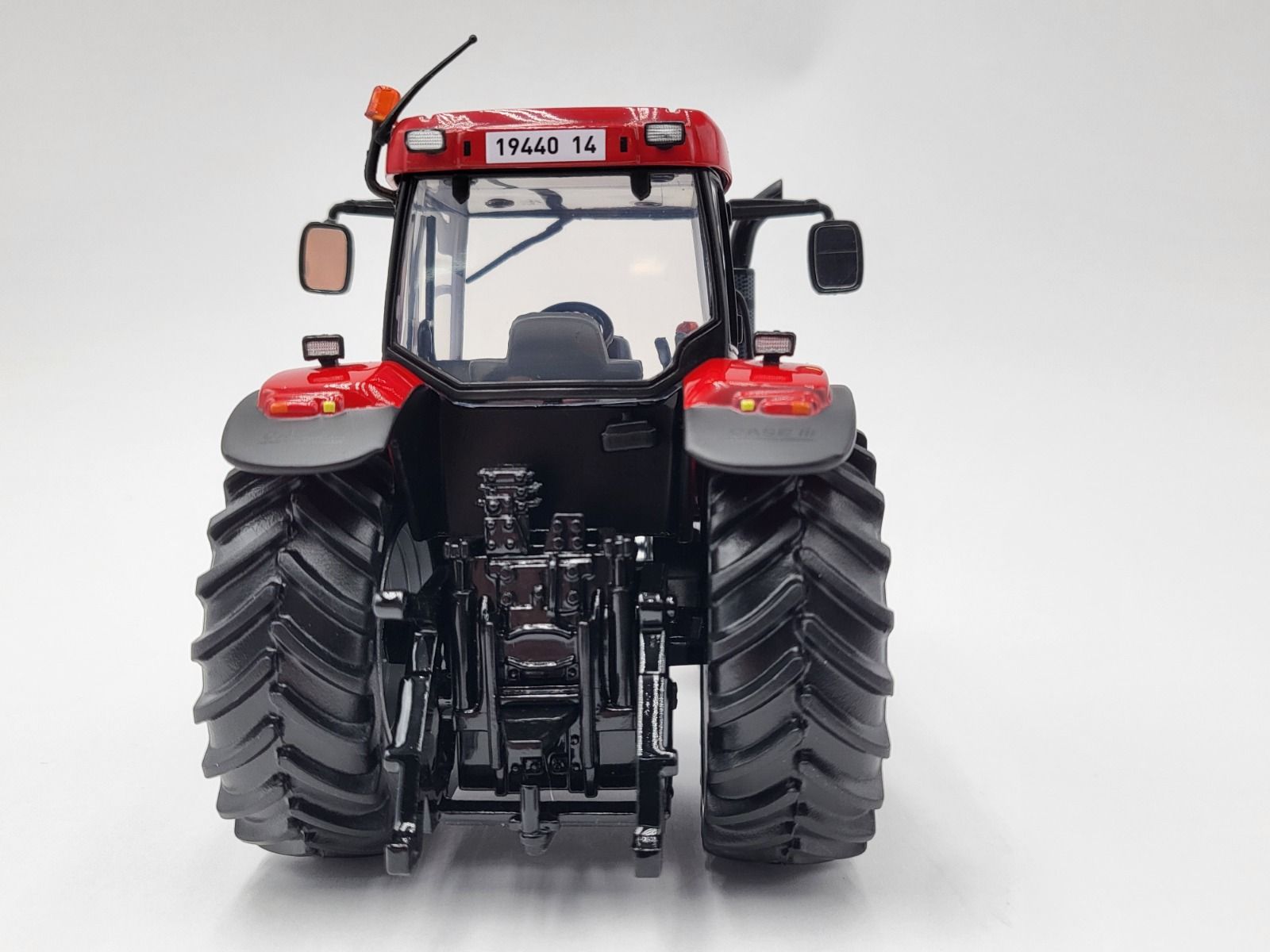 Case IH MX 135 Logo horizontal Lim. Edt. Modell von Universal Hobbies 1:32