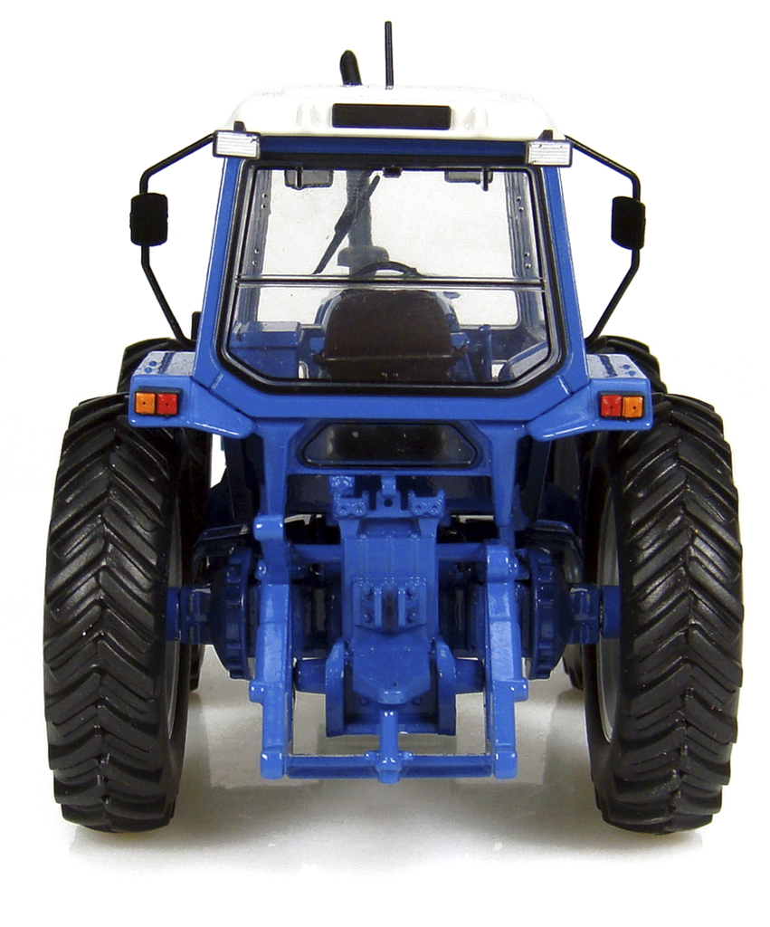 Ford County 1474 Modell von Universal Hobbies 1:32