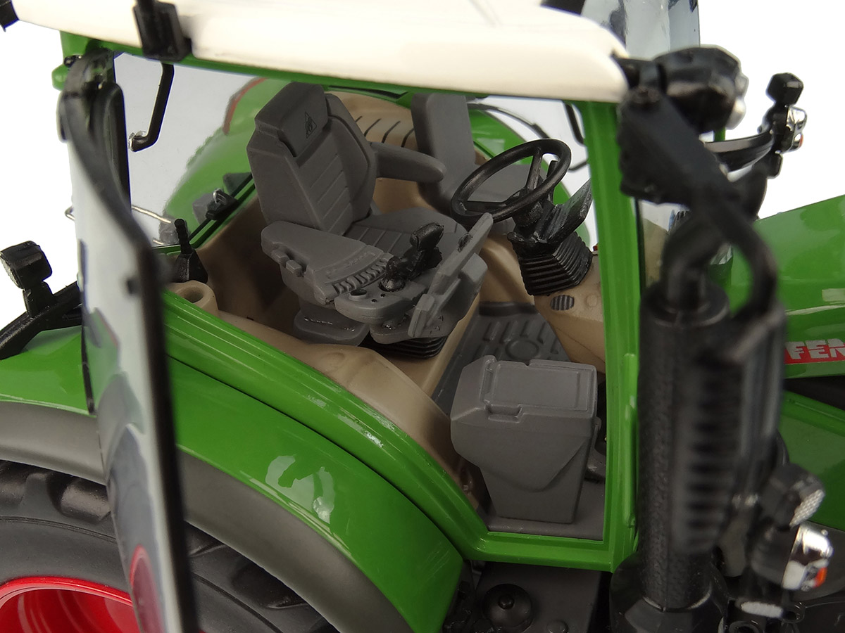 Fendt 620 Vario Modell von Universal Hobbies 1:32