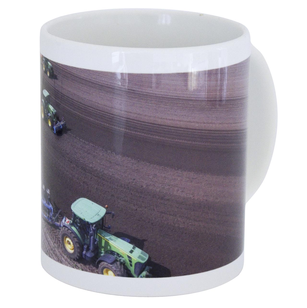 Becher Drei John Deere bei der Bodenbearbeitung