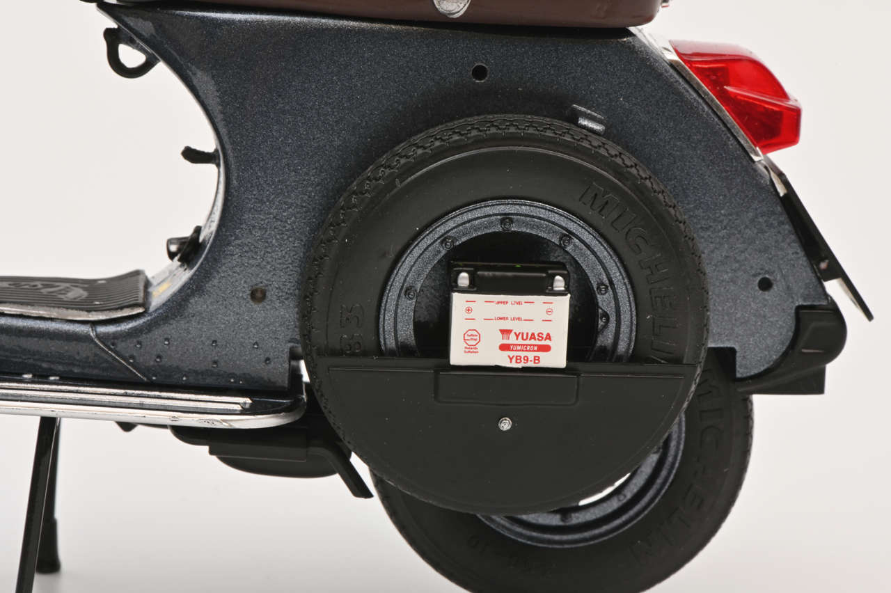 Vespa PX 125 grigio metallic Modell von Schuco 1:10