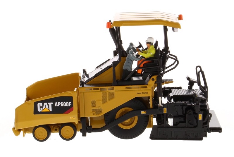 CAT AP600F Asphaltfertiger auf Rädern Modell von DieCast Masters 1:50