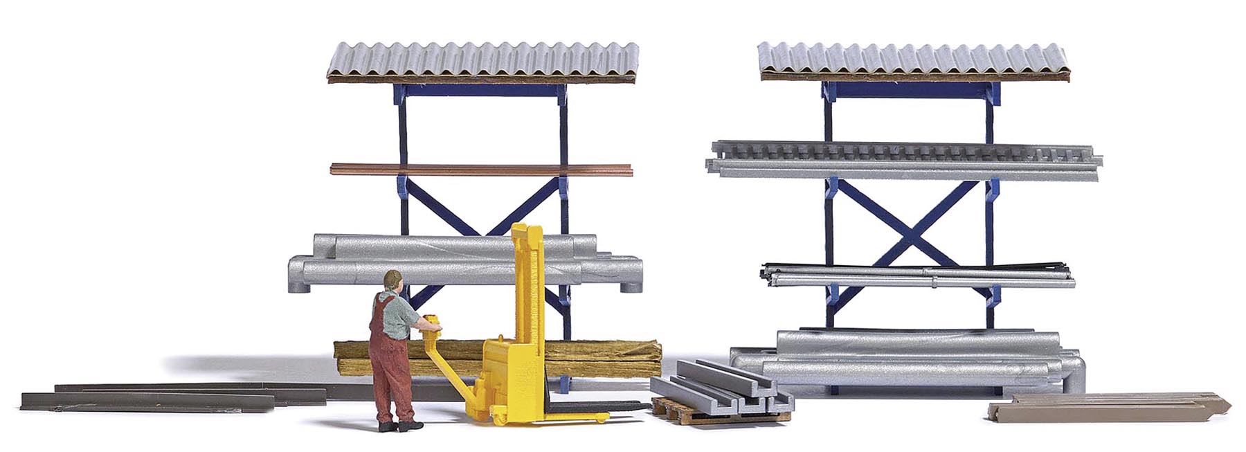 Lagerarbeiter mit Hochhubwagen, Hochregalen und Zubehör Modell von Busch 1:87