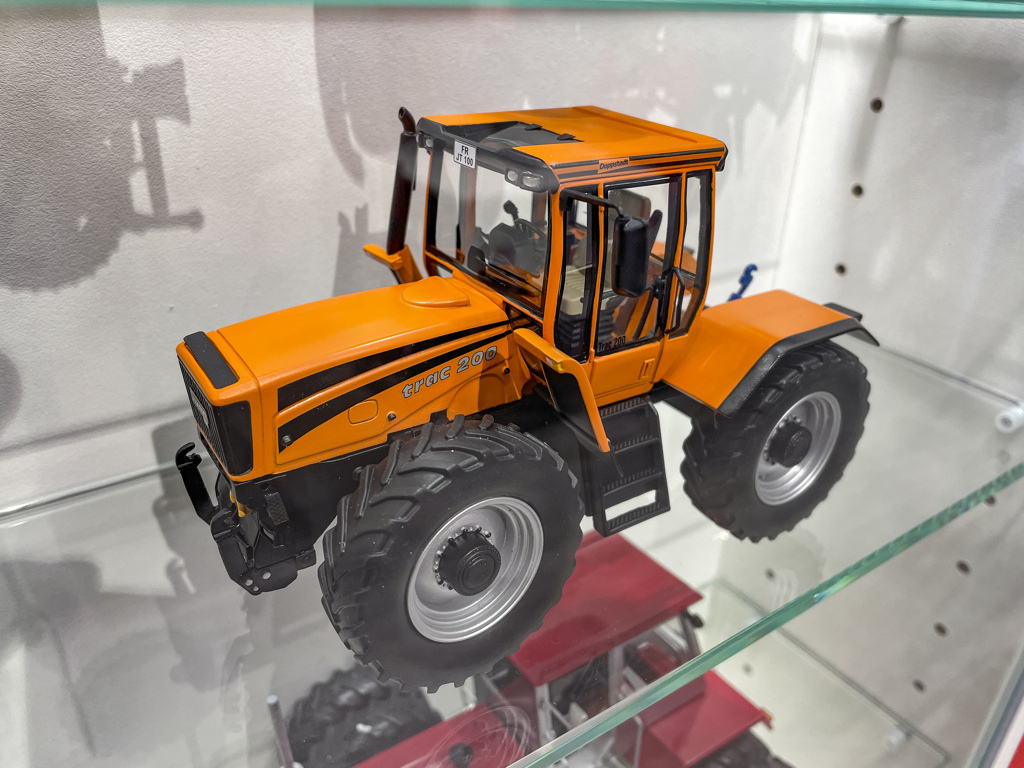 Doppstadt Trac 200 orange Modell von Schuco 1:32