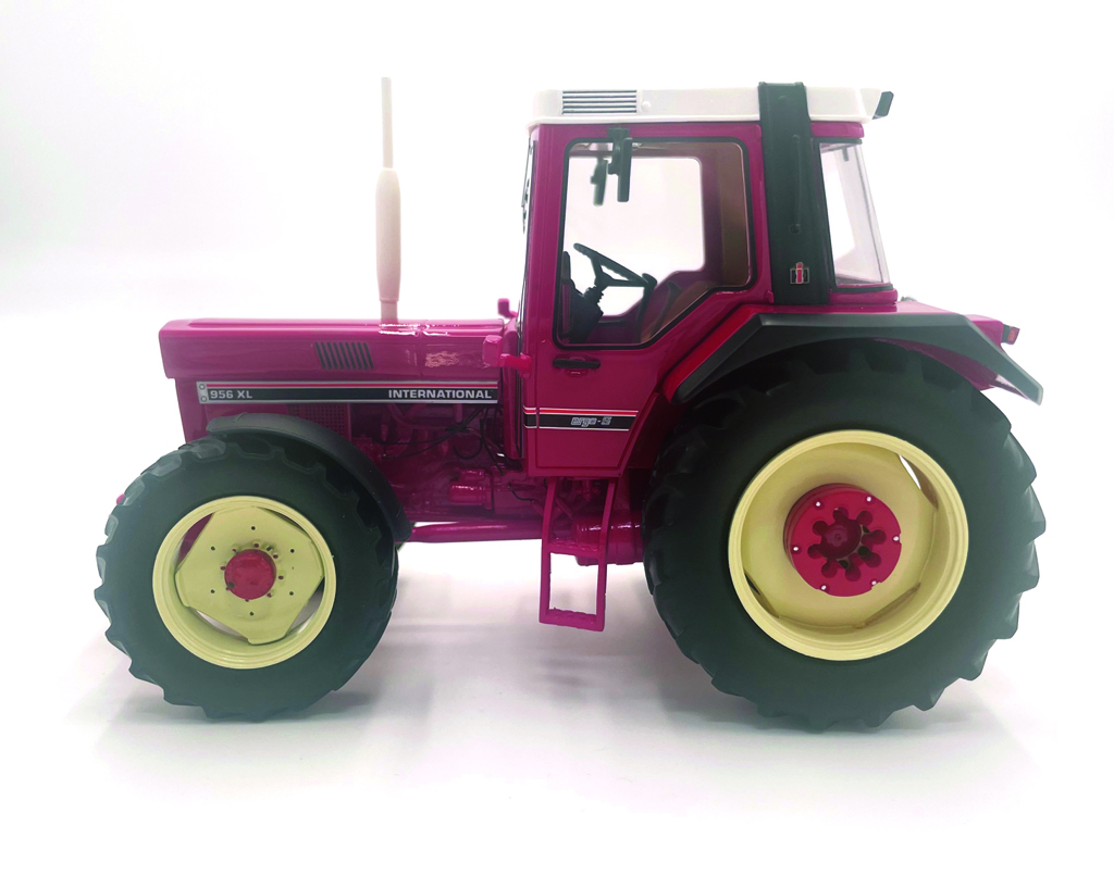 IHC 956 XL ergo-S 4WD 1st Edition Modell von agrarfox models 1:32