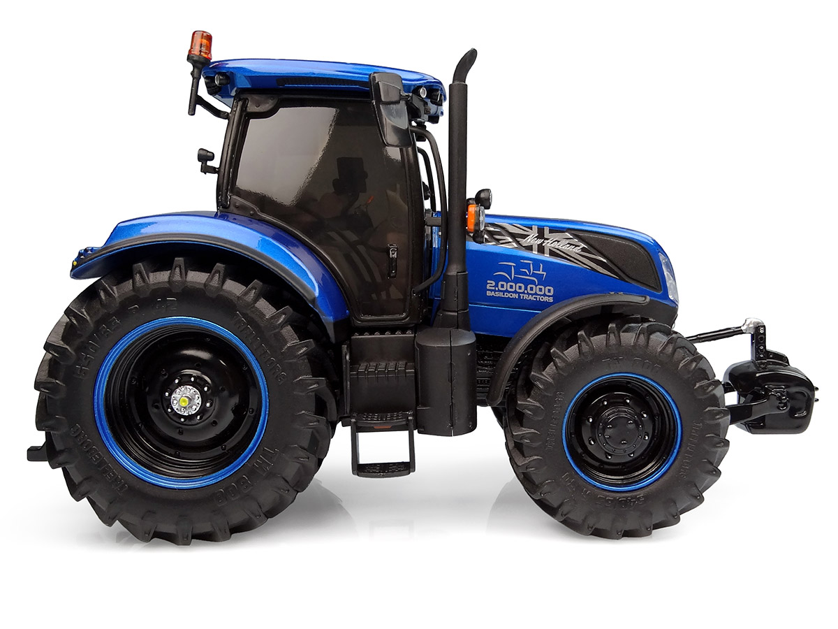 New Holland T7.225 2 Million Basildon Traktor Modell von Universal Hobbies 1:32