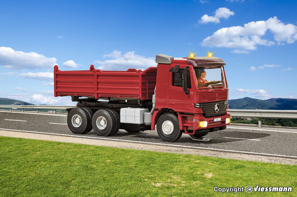 MB Actros Muldenkipper mit Rundumleuchten rot Modell von Viessmann 1:87