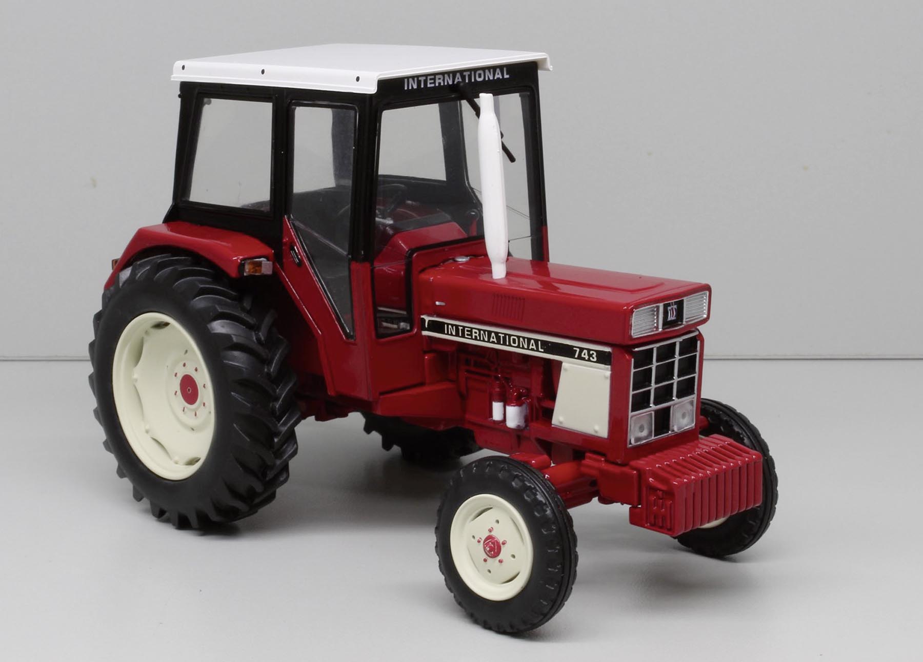 IHC 743 Modell von Replicagri 1:32