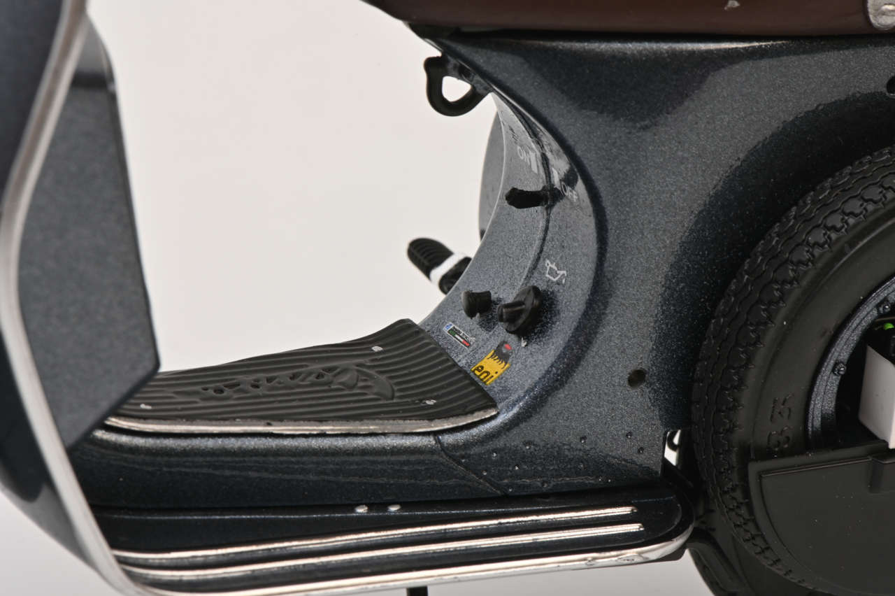 Vespa PX 125 grigio metallic Modell von Schuco 1:10