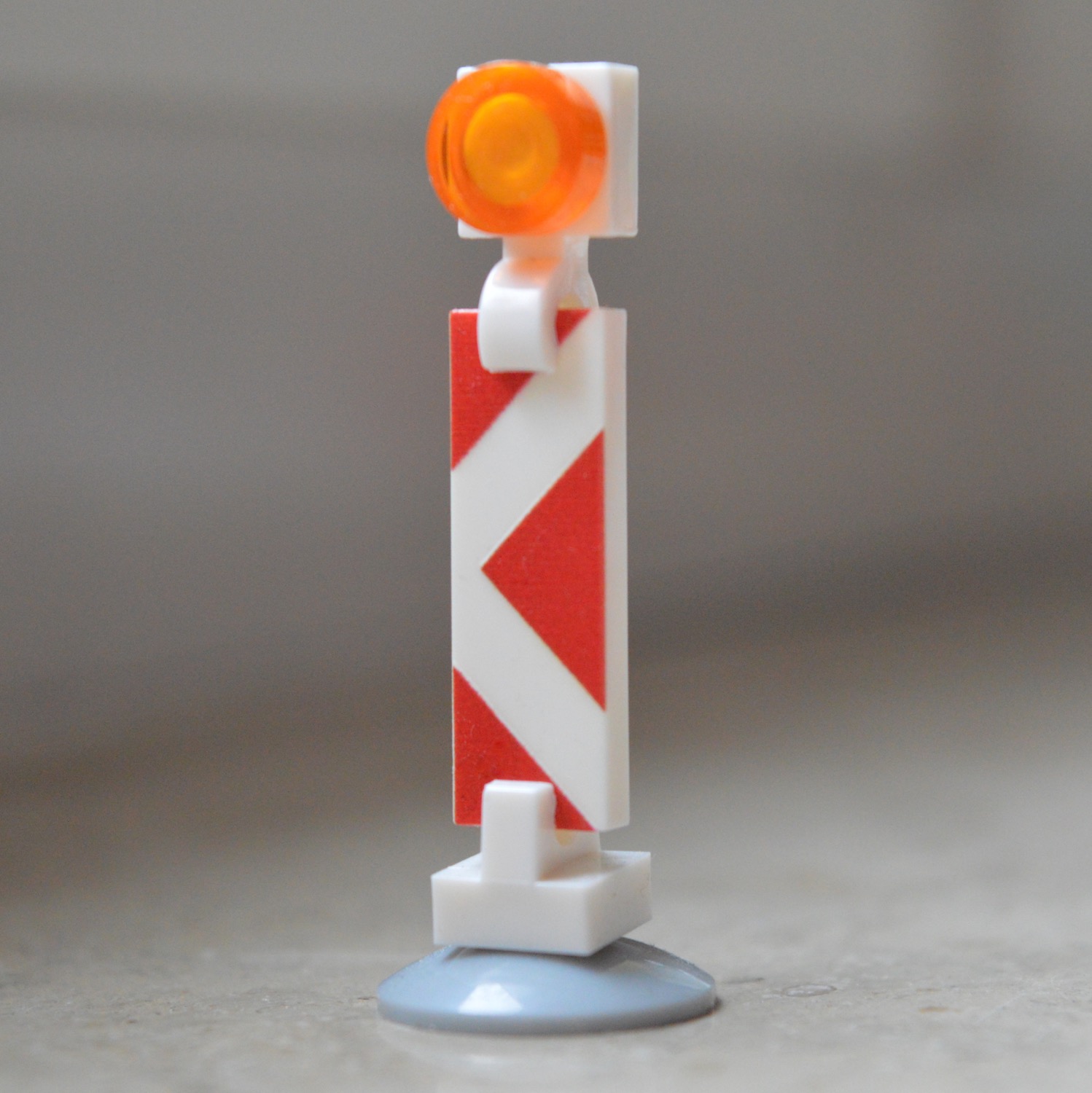 20 Warnbaken aus Klemmbausteinen