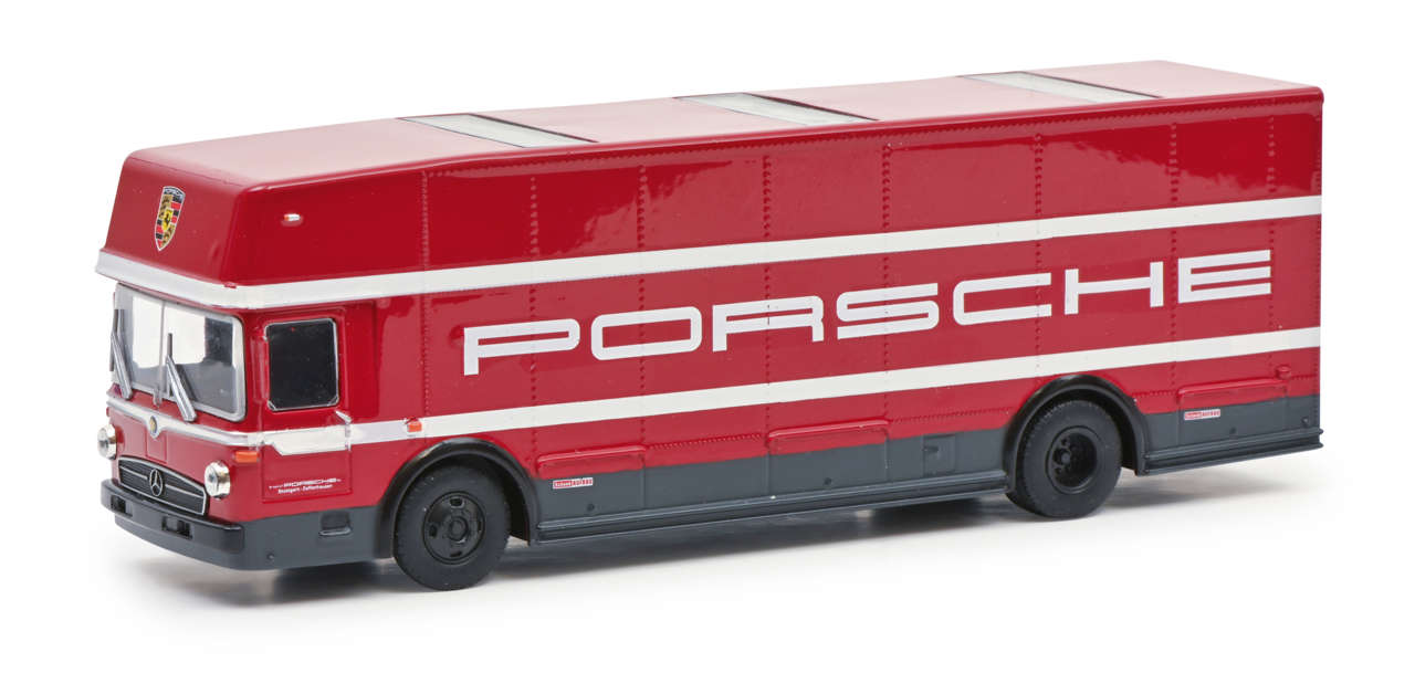MB Renntransporter im Porsche Design-1