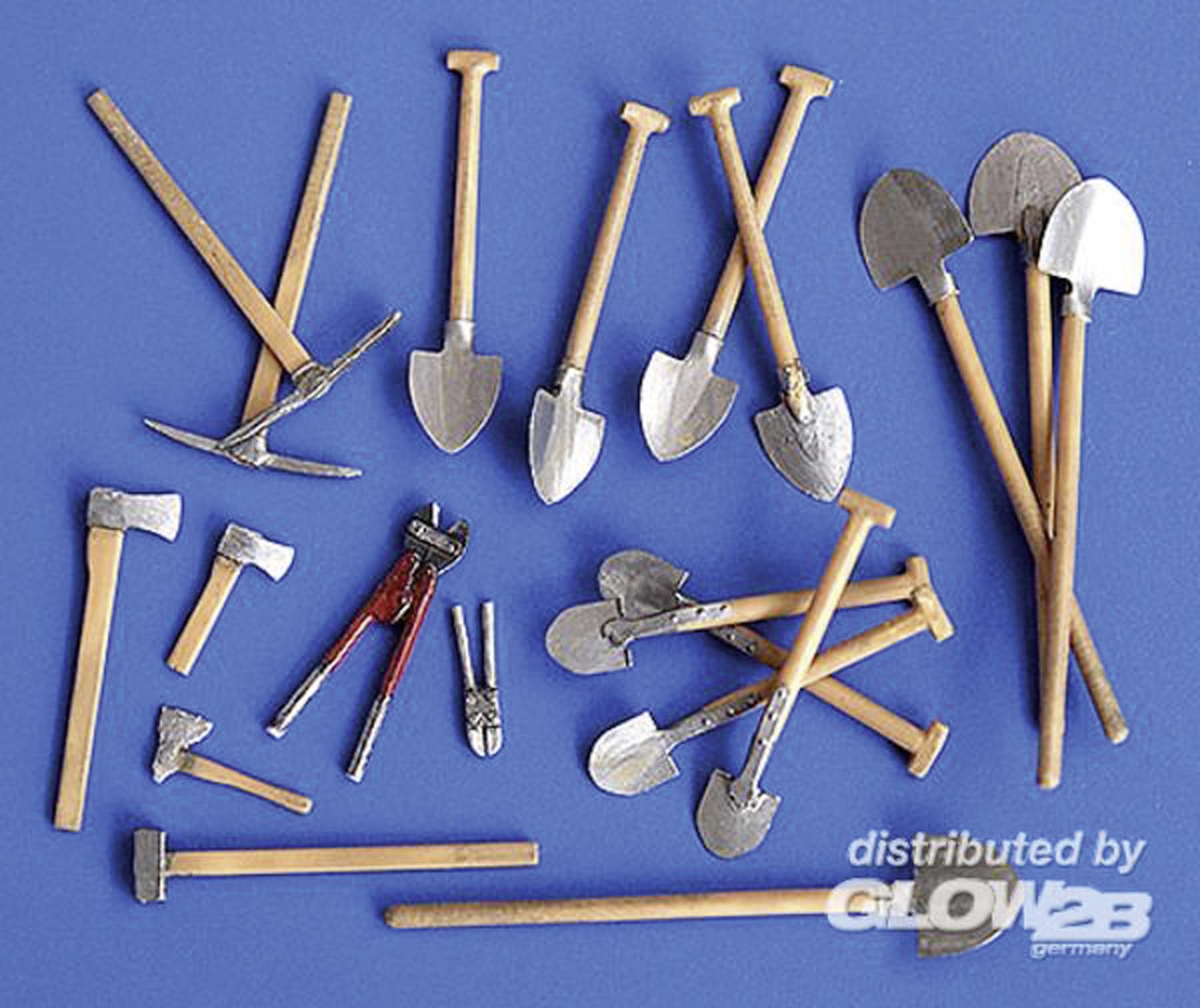20 Werkzeuge - Schaufeln, Äxte, Beil, Hacke Modell von Plus Model 1:35